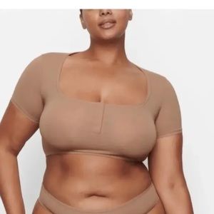 SKIMS Women's Fits Everybody Henley Crop Top in Mica Size XL